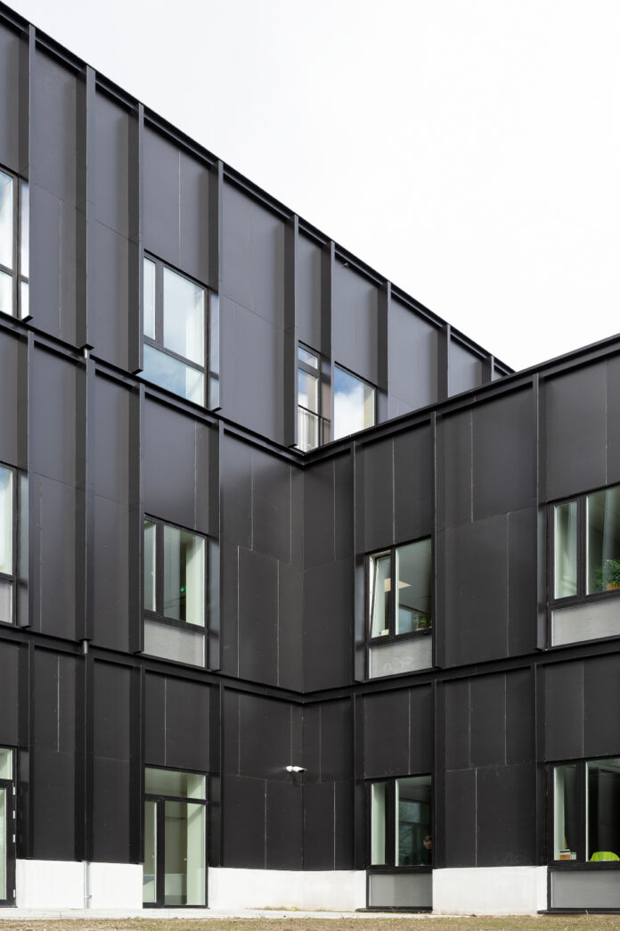 Swisspearl har leveret facaden til det nye Helsingør Sundhedshus. Foto: PR.