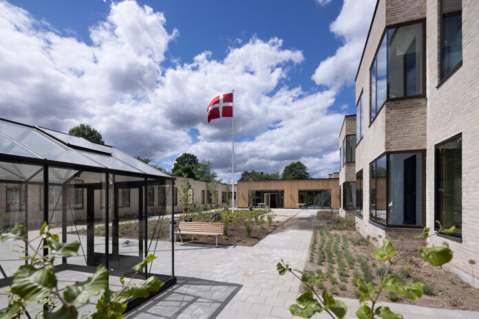 northern-horizon-koeber-portefoelje-af-friplejehjem-af-nrep Northern Horizon køber portefølje af friplejehjem af NREP. Fribo Holte, der stod færdig i 2021, er et af de færdigudviklede friplejehjem i porteføljen, som NREP har solgt til Northern Horizon. Arkitekt: Rubow Arkitekter.