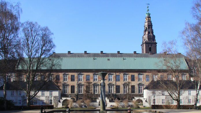 arkitektkonkurrence-om-rigsarkivets-tidligere-bygninger-paa-slotsholmen-f-bygningsstyrelsen Bygningsstyrelsen og Folketinget har udskrevet en projektkonkurrence om Rigsarkivets tidligere bygninger på Slotsholmen. Der skal blandt andet etableres et nyt besøgscenter. Foto: Bygningsstyrelsen.