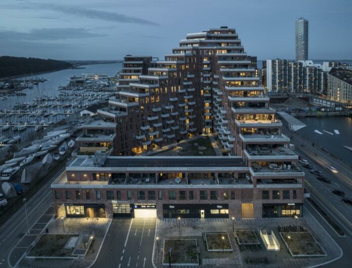 Nicolinehus er udviklet af Bricks og tegnet af Aart Architecs med henblik på at skabe byliv og livskvalitet på Aarhus Ø. Foto: Niels Nygaard.