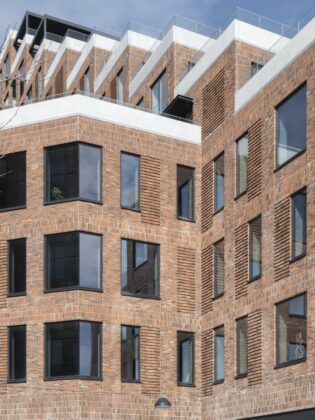 Nicolinehus er udviklet af Bricks og tegnet af Aart Architecs med henblik på at skabe byliv og livskvalitet på Aarhus Ø. Foto: Niels Nygaard.