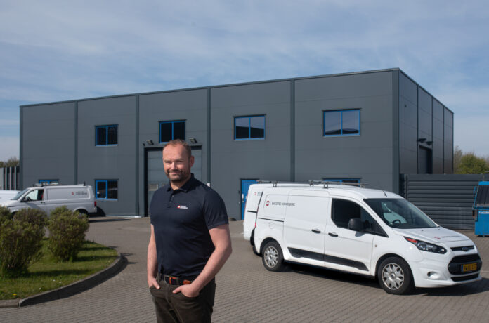 regionschef-wicotec-kirkebjerg-vest-bertil-hoeegh-hasselager-f-lone-brandt Regionschef i Wicotec Kirkebjerg Vest Bertil Høegh foran koncernens nye afdeling i Aarhus på Elmegårdsvej 32 i Hasselager. Foto: Lone Brandt.