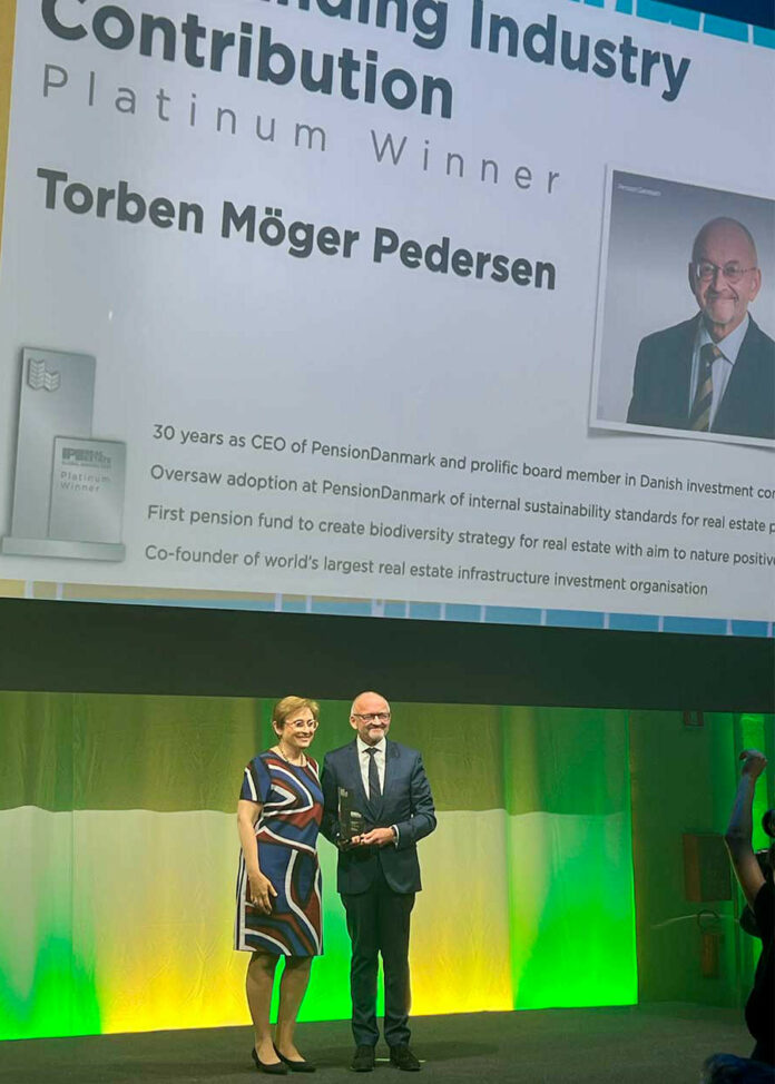Torben Möger Pedersen vinder Outstanding Industry Contribution-prisen ved IPE Real Estate Global Awards i Milano. Foto: PR.