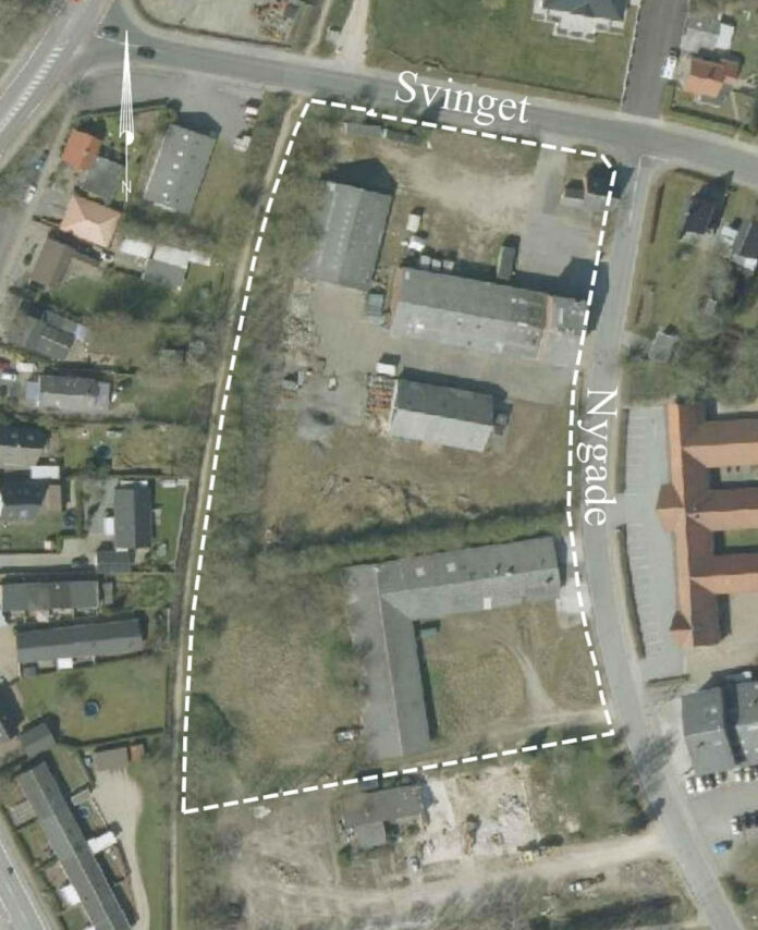Bomidtvest vil bygge 34 rækkehuse på hjørnet af Svinget og Nygade i Skjern. Foto fra lokaplanen.