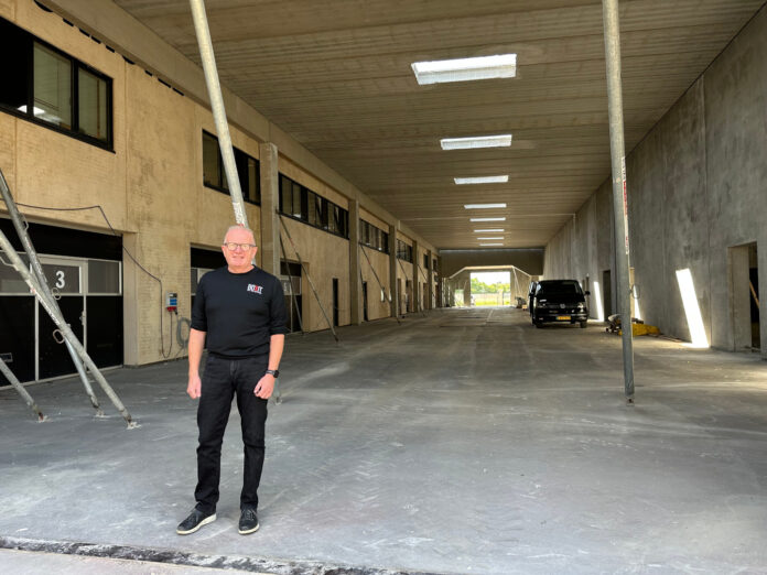 Klaus Møller følger med i byggeriet af de mange nye depotrum. Foto: PR.