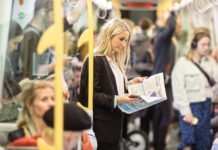 Sweco undersøger mulighed for metro til Hvidovre Hospital Passagerer i metrotog. Foto: Büro Jantzen / Metroselskabet.