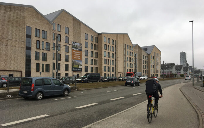 Små butikker og gode mødesteder langs Randersvej skal blandt andet være med til at skabe mere byliv på strækningen mellem Ringgaden og Ringvejen. Foto: © Dansk Byudvikling.