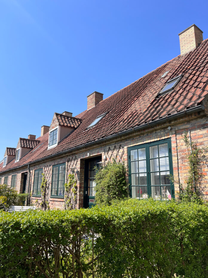 Byens Tag & Facade skal renovere Bakkehusene, der er nogle af Danmarks ældste rækkehuse. Foto: PR.