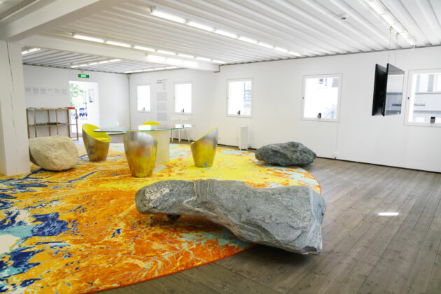 Ege Carpets har i samarbejde med Olafur Eliassons Studio Other Spaces i Berlin skabt tæppet til udstillingen Räumliche Solidaritäten på museet Das Gelbe Haus i den schweiziske by Flims. Foto: Mathias Løvgreen.