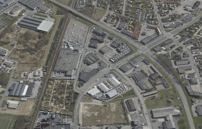 Der kan være nye butikker på vej centerområdet ved Hjermvej i Holstebro, hvor blandt andet Bilka ligger. Foto: Styrelsen for Dataforsyning og Infrastruktur.