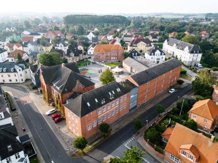 Haderslev Kommune har sat Hertug Hans Skoletil salg. Foto: EDC Erhverv Poul Erik Bech Sønderjylland.