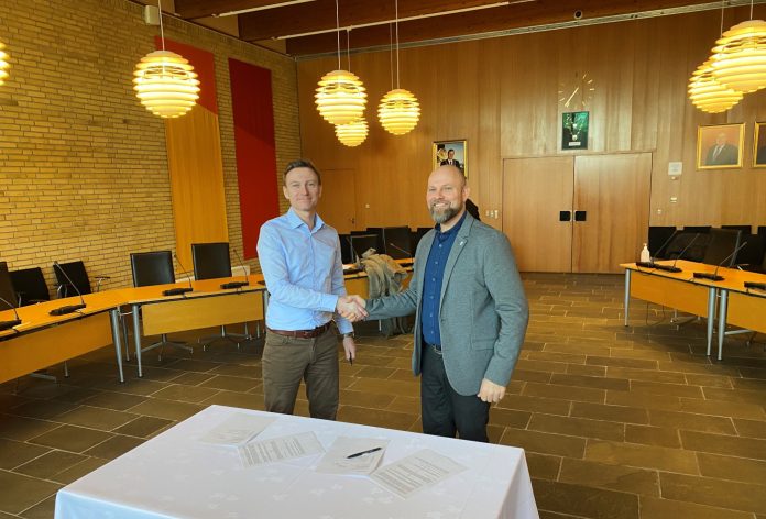 Peter Søgaard, udviklingsdirektør i Innovater (til venstre) og borgmester i Vordingborg Kommune, Mikael Smed (S). Foto: PR.