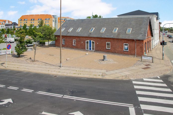 E.ON Drive Infrastructure Denmark har købt ejendommen på Havnepladsen 5A i Frederikshavn. Der skal etableres en ny lynladestation. Foto: Nordicals.