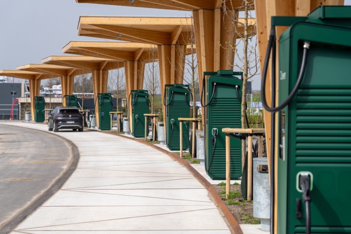 Clever står bag Falsters største lynladestation i Nørre Alslev. Foto: PR.