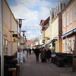 Ny analyse: Danmark har mistet knap 1.200 butikker på fem år Gågade med butikker og detailhandel i Sæby. Foto: Dansk Byudvikling.