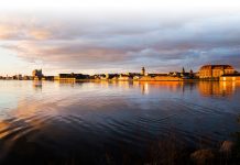 Investorer skal bygge hotel, boliger og kontorer på havnen i Nykøbing Falster Dansk Arealudvikling og DE Ejendomme skal bygge hotel, boliger og et kontorbyggeri på havnen i Nykøbing Falster. Foto: Ingrid Riis for Guldborgsund Kommune.