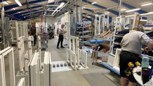 Forbedret flow i vinduesproduktion hos Outrup Vinduer & Døre i Nykøbing Mors skal skabe plads til vækst. Foto: PR.