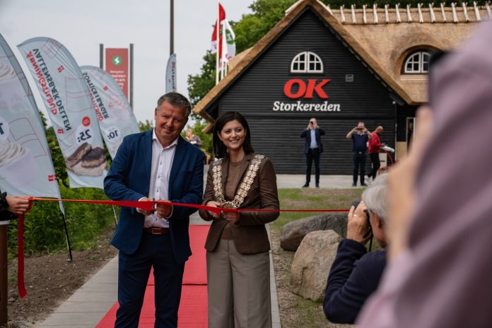 Dagen blev indledt med taler og snorklipning af Michael Djarnis, administrerende direktør for OK Plus, og Sofia Osmani (K), borgmester i Lyngby-Taarbæk Kommune. Foto: Vejdirektoratet.