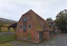 Gammel jernlade i Assens må lade livet for boligbyggeri Jernladen i Plums Købmandsgård i Assens kan blive revet ned. Foto: Google Maps.