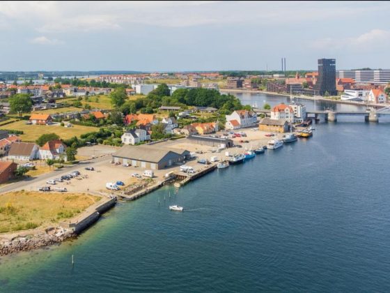 Et 14.000 kvadratmeter stort areal ved Sundgade skal omdannes fra erhvervshavn til et nyt boligområde. Foto: Sønderborg Kommune.