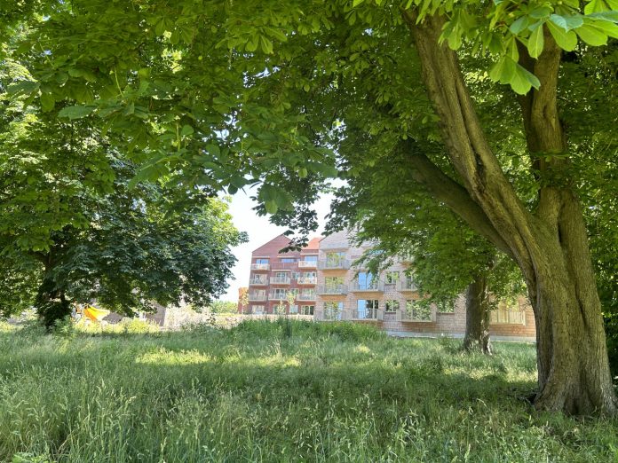 De 97 lejligheder i Munkesøhuse i Klosterparken centralt i Kalundborg er nu færdigbyggede. Foto: AP Pension.