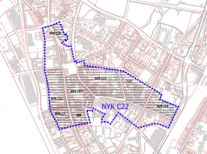 I Nykøbing Falster skal tomme butikker kunne omdannes til boliger med en ny lokalplan. Illustrationen markerer lokalplanområdets afgrænsning. Illustration: Guldborgsund Kommune.