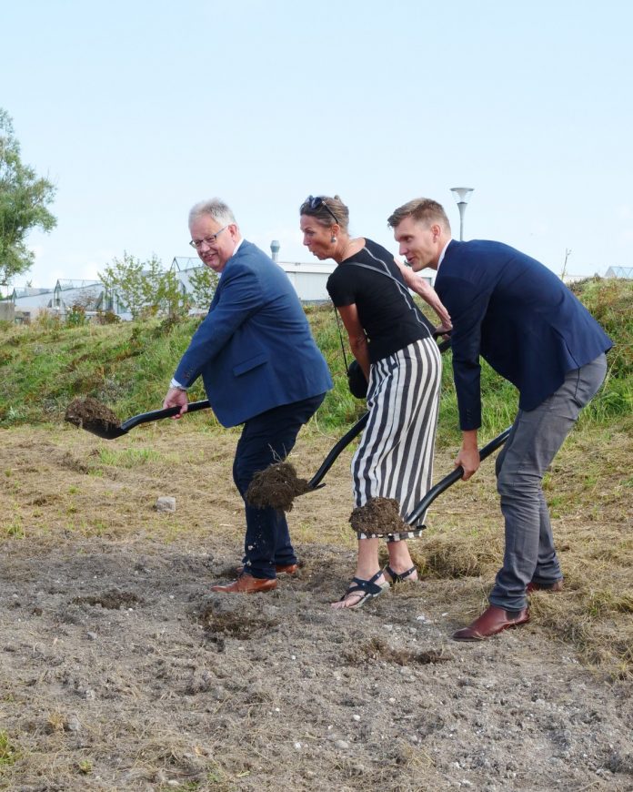 På billedet ses Mogens Christen Gade (V), borgmester i Jammerbugt Kommune og næstformand i Kommunekontaktrådet i Nordjylland, Vibeke Gamst (K), formand for Psykiatri- og Socialudvalget i Region Nordjylland og Lasse Frimand Jensen (S), borgmester i Aalborg Kommune og formand i Kommunekontaktrådet i Nordjylland. Foto: PR.