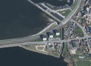 Der skal bygges 14 nye Rækkehuse på Strandparken ved Kilen i Struer. Foto: Styrelsen for Dataforsyning og Infrastruktur.