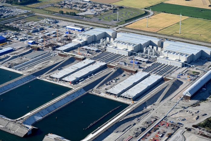 Elementfabrikken i Rødbyhavn er verdens største af sin slags. Foto: Sund & Bælt.