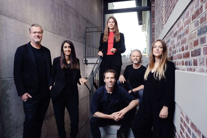 e+n-arkitektur-partnere Øverst: Arkitekt og partner Lise Knakkergaard. Nederst fra venstre: Bygningskonstruktør og partner David Sommer, direktør og partner Anna Tazrei, bygningskonstruktør og partner Jostein Burmann, arkitekt, administrerende direktør og partner Jesper Back og arkitekt og partner Anne Katrine Arrildt. Foto: PR.