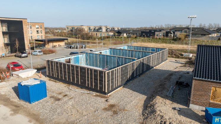 A. Enggaard og PKA har bygget tre rækkehuse i Aalborg Øst. Her er biogene materialer som halm, hamp, ler og kalk blevet testet. Foto: PR.