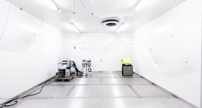 klimakammer-teknologisk-inistitut-f-pr Klimakammerets størrelse giver mulighed for at teste hele, sammensatte byggekomponenter under realistiske og ekstreme vejrforhold. Foto: Teknologisk Institut.