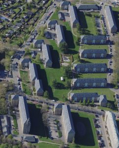 Boligblokkene i Kobbelvænget i Brønshøj er tegnet af Kay Fisker og opført i 1951. Foto: Styrelse for Dataforsyning og Infrastruktur.