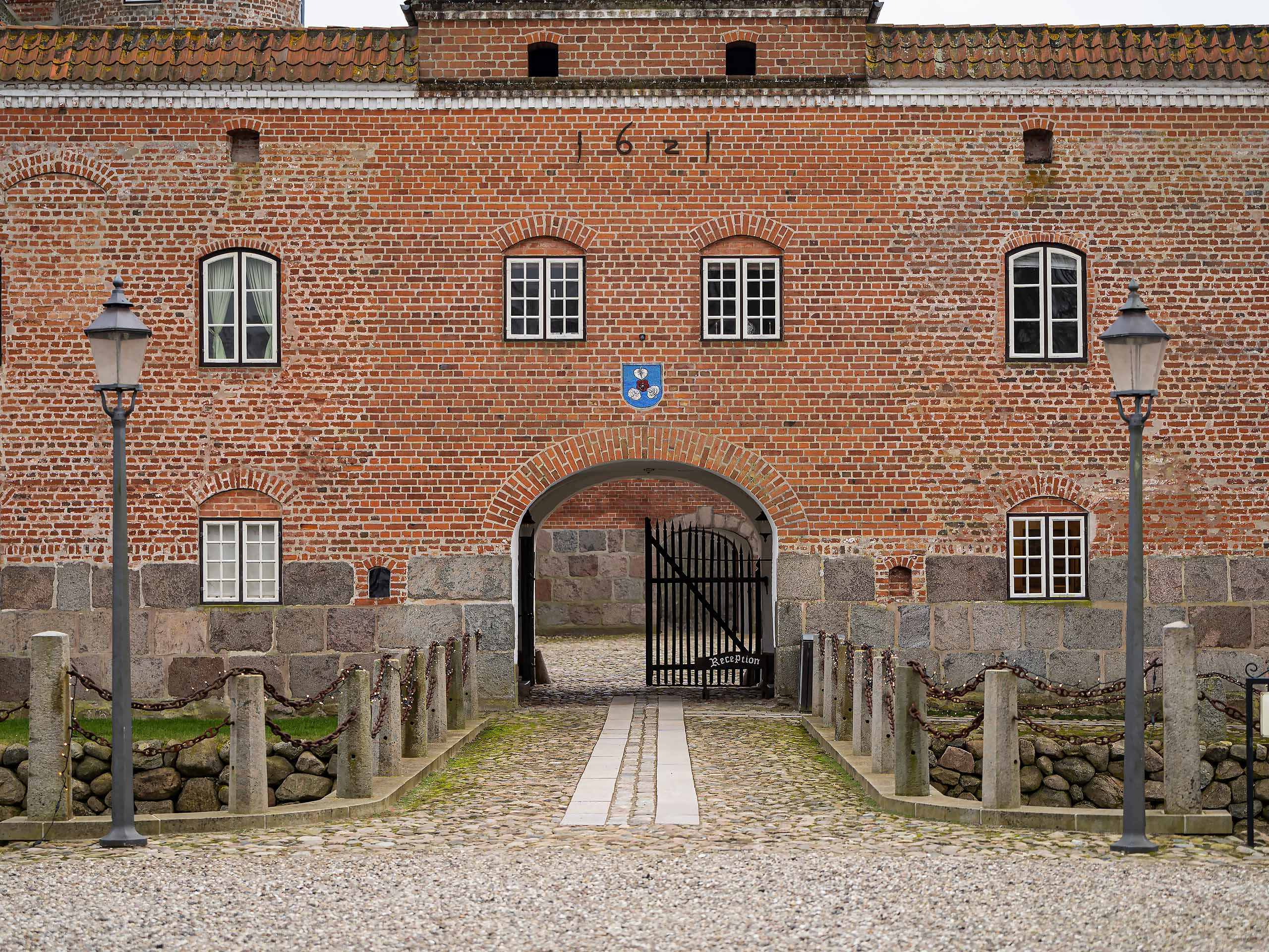 Broholm-02-2560px