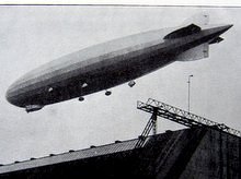 Zeppelin über der Werkshalle - klein - Die Amerika-Fahrt des Z.R.III
