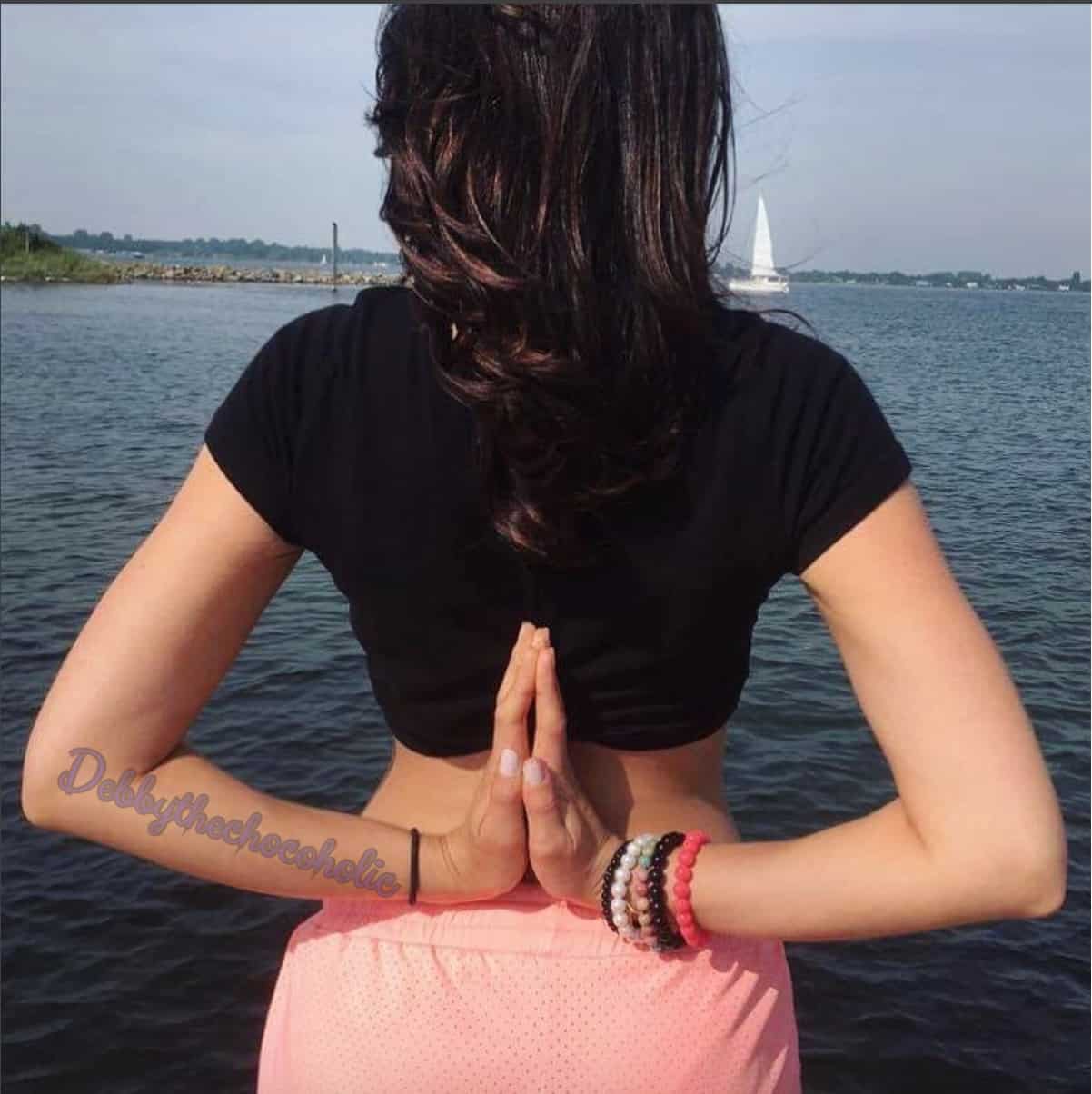 Reversed Prayer Hands - Tips om aan yoga te beginnen