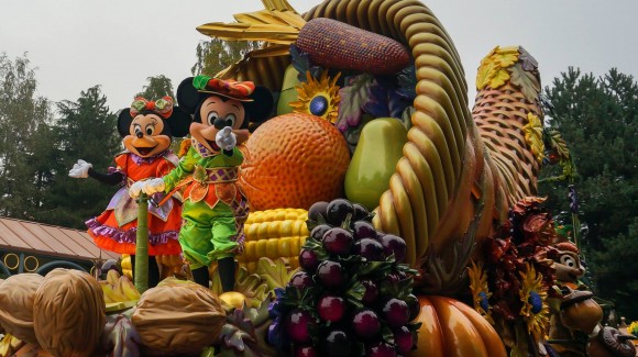 Mickey Spots You. Halloween in Disneyland Paris