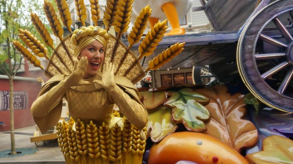 The Corn Lady Shouts. Halloween in Disneyland Paris