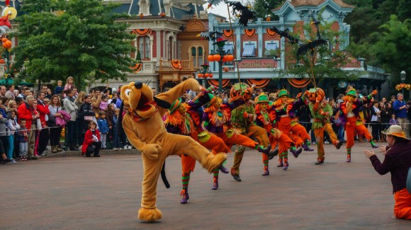 You Put Your Left Leg In. Halloween in Disneyland Paris