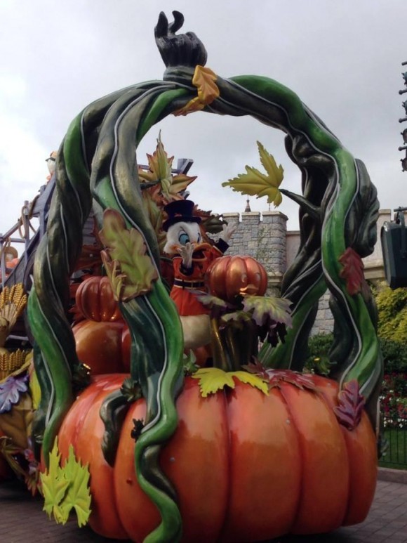 Mickey's Halloween Celebration Parade in Disneyland Paris