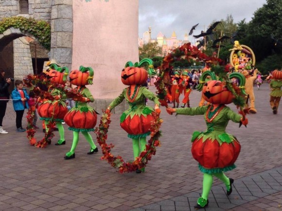 Mickey's Halloween Celebration Parade in Disneyland Paris