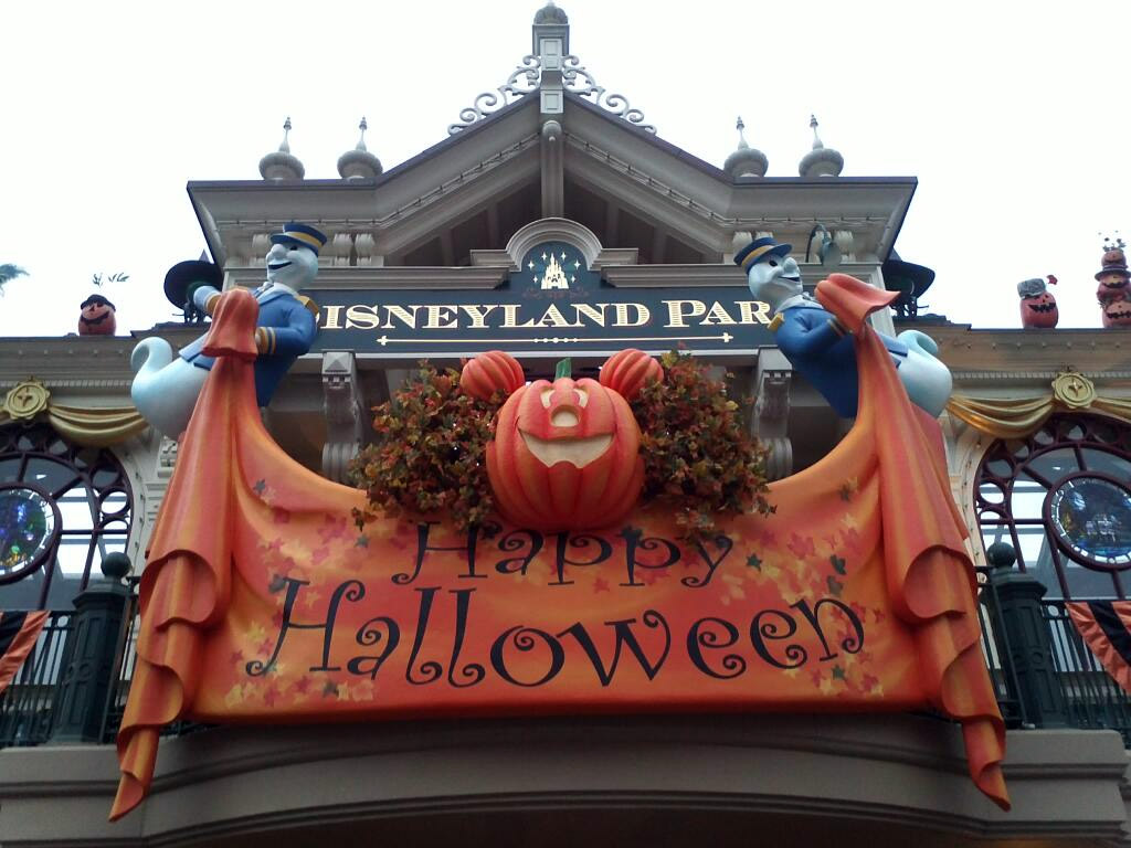 Disneyland Paris Wallpaper Pictures  Halloween disneyland paris, Disneyland,  Disneyland paris