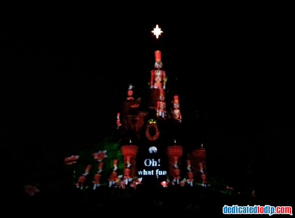 Sing-a-Long Jingle Bells in Disney Dreams! of Christmas in Disneyland Paris