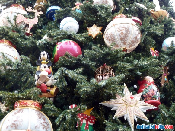 Ornaments On The New Christmas Tree in Disneyland Paris For 2013