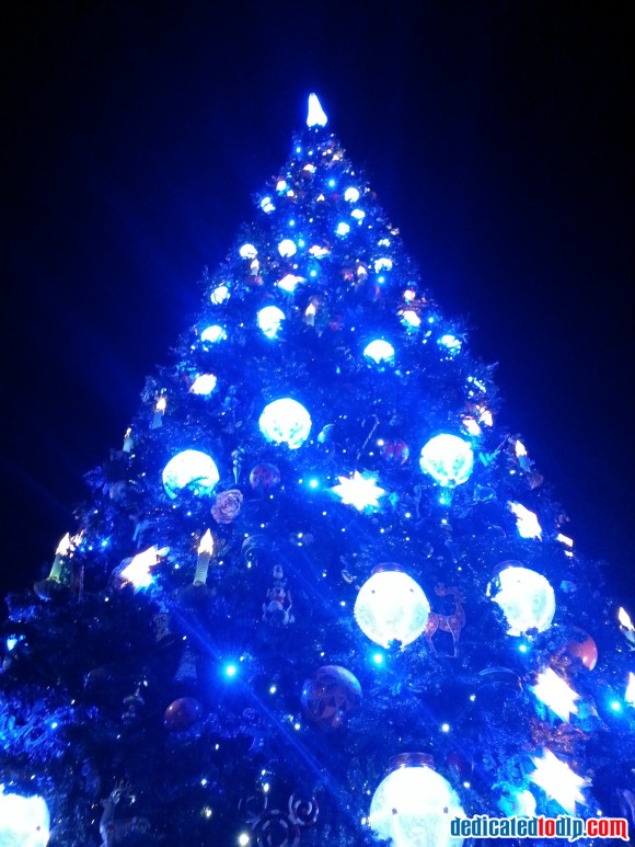 New Christmas Tree At Night in Disneyland Paris For 2013