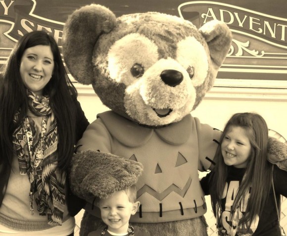 Kizzy in Disneyland Paris with Kids and Duffy