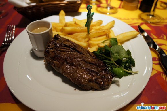 Ratatouille: The Adventure Fan Event.  Bistrot Chez Rémy Steak & Chips