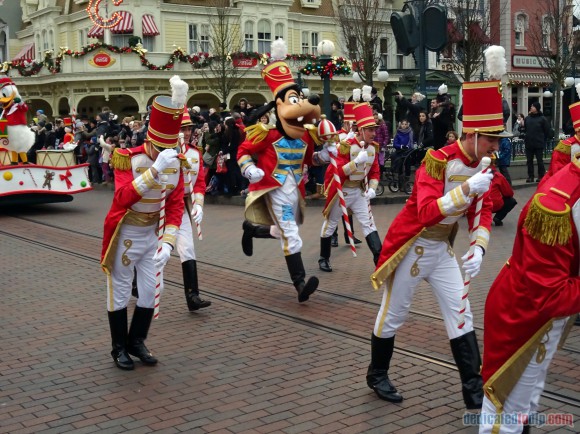 Disneyland Paris Christmas Parade 2014 Photos