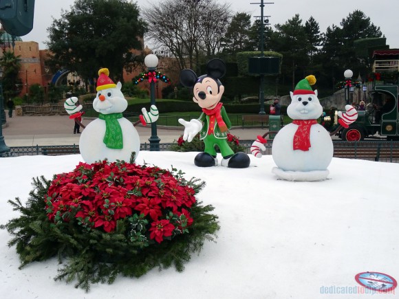 Christmas Characters in Disneyland Paris