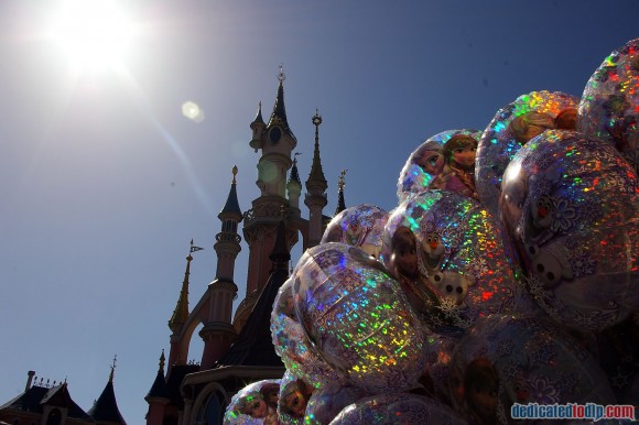 Disneyland Paris Frozen Summer Fun Season Review - Frozen Balloons